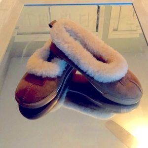 Women’s size 7 UGG slippers